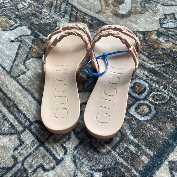 Gucci GG Light Pink Rubber Buckle Chain Link Sandals Slip On - Picture 3 of 7